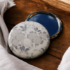 Miroir de poche-fleurs grises
