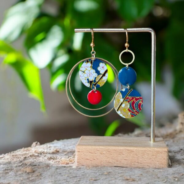 Boucles d'oreilles « Les Audacieuses » - Modèle "Kaede" - Bleu.doré.rouge