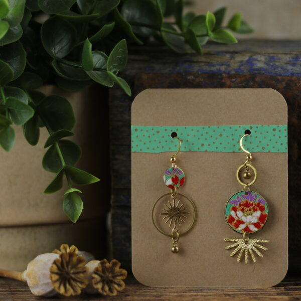 Boucles d’oreilles asymétriques en papier washi – Modèle Taiyo - YQ0119