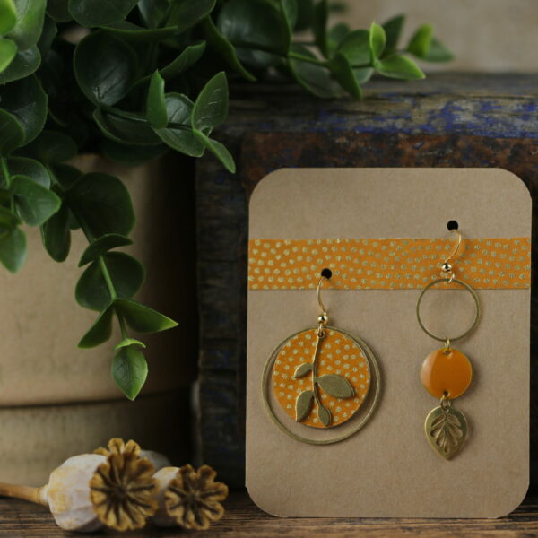 Boucles d’oreilles asymétriques en papier washi – Modèle Buruberu - 0225