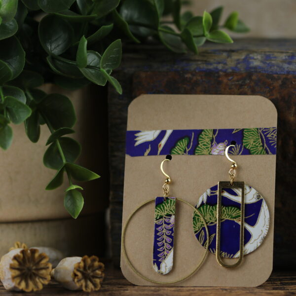 Boucles d’oreilles asymétriques en papier washi – Modèle Hinagiku - YQ0163