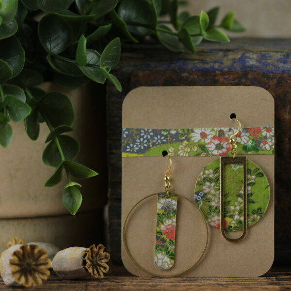 Boucles d’oreilles asymétriques en papier washi – Modèle Hinagiku - 0047