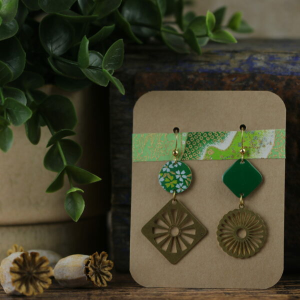 Boucles d’oreilles asymétriques en papier washi – Modèle Hana - Y0708