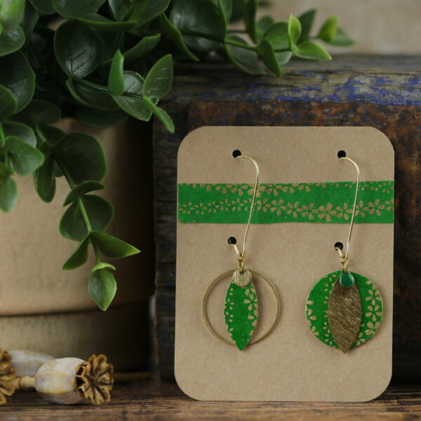 Boucles d’oreilles asymétriques en papier washi – Modèle Yuri - YQ0417