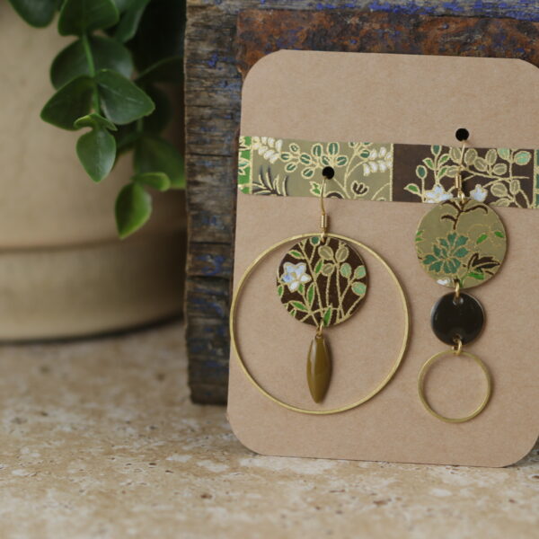 Boucles d’oreilles asymétriques en papier washi – Modèle Tachibana - Y1130