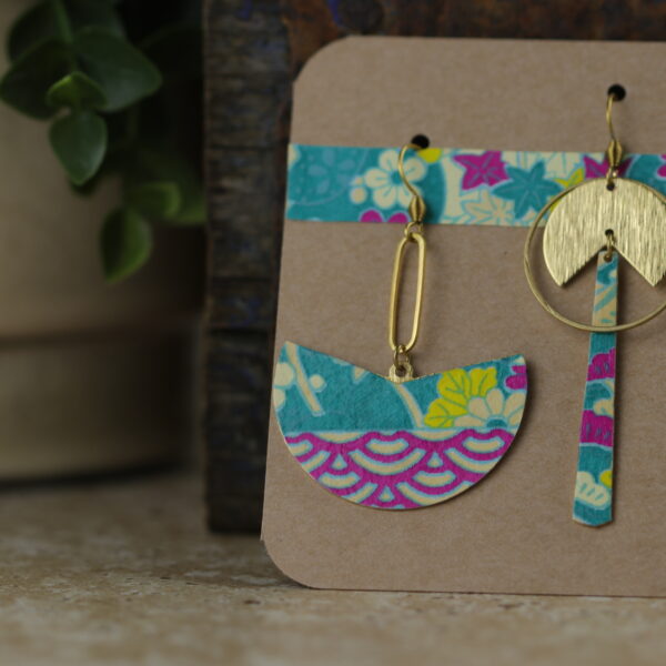 Boucles d’oreilles asymétriques en papier washi – Modèle Agasao - Y1062