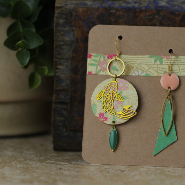 Boucles d’oreilles asymétriques en papier washi – Modèle Nishikigoi - YQ0322