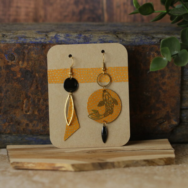 Boucles d’oreilles asymétriques en papier washi – Modèle Nishikigoi - Y0225