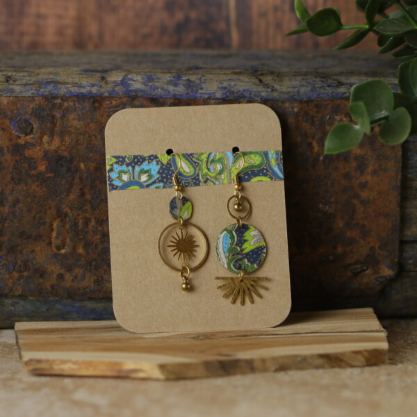 Boucles d’oreilles asymétriques en papier washi – Modèle Taiyo - YQ0868
