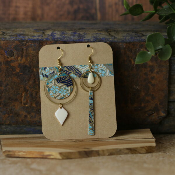 Boucles d’oreilles asymétriques en papier washi – Modèle Jasumin - Y0008