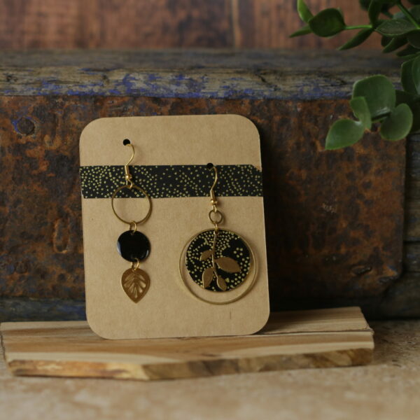 Boucles d’oreilles asymétriques en papier washi – Modèle Buruberu - Y0820